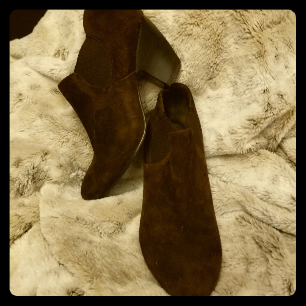Suede bootie, 1 1/2in heel